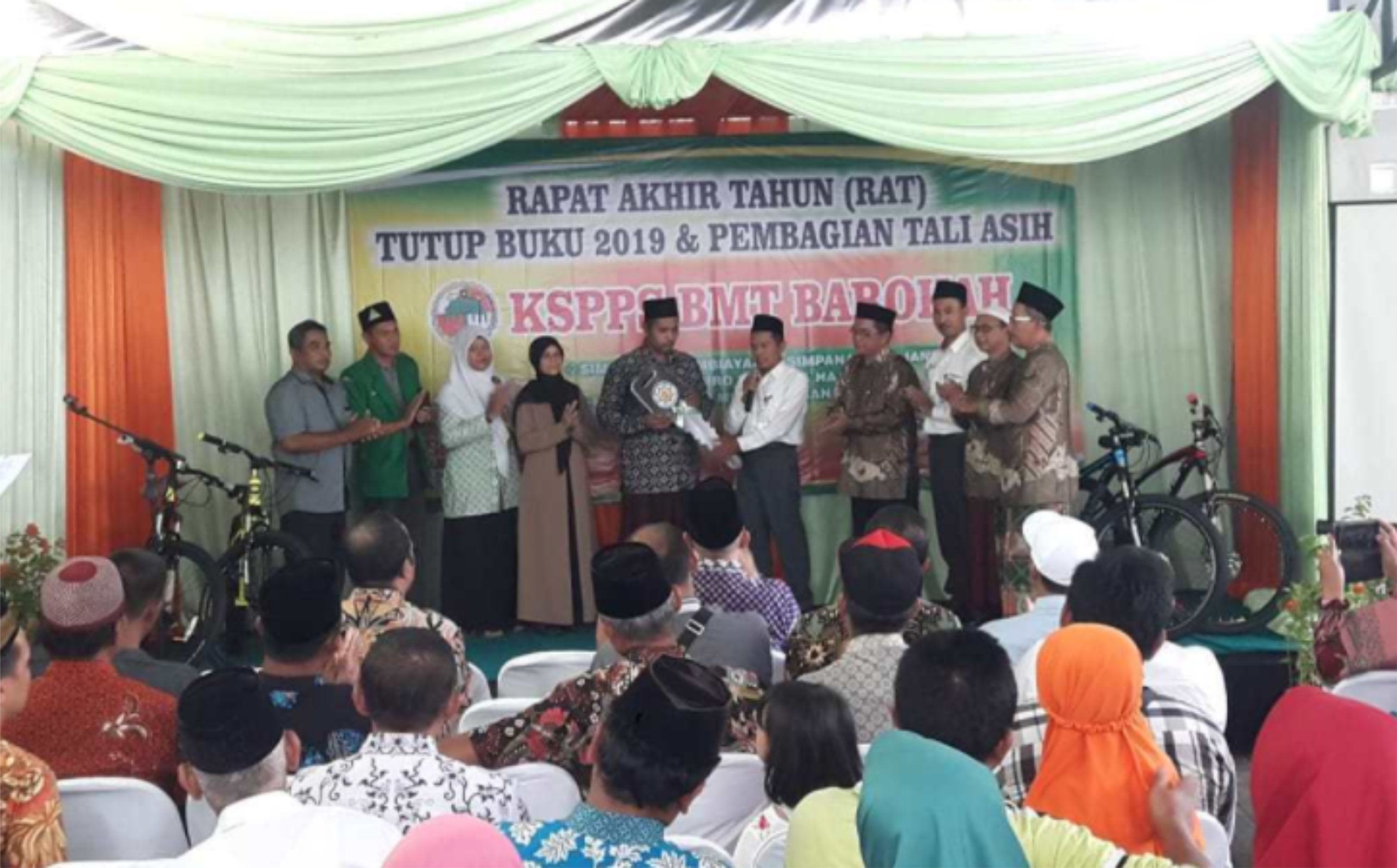 BMT Barokah Sumbang Mobil Ambulance Kepada MWC NU Ngluwar